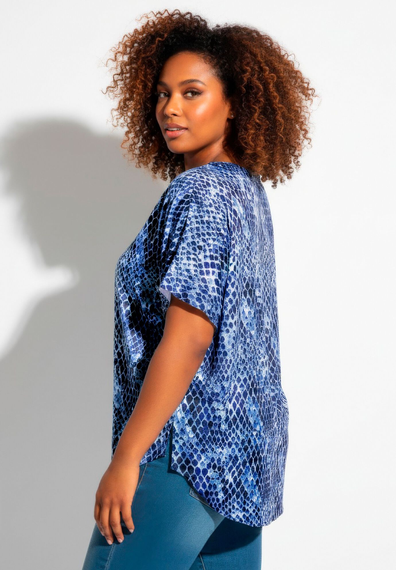Capelette Tunic, BLUE REPTILE, alternate image number 2