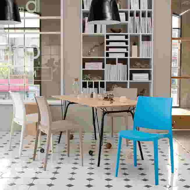 Set of outdoor dining chairs in beige and blue colors