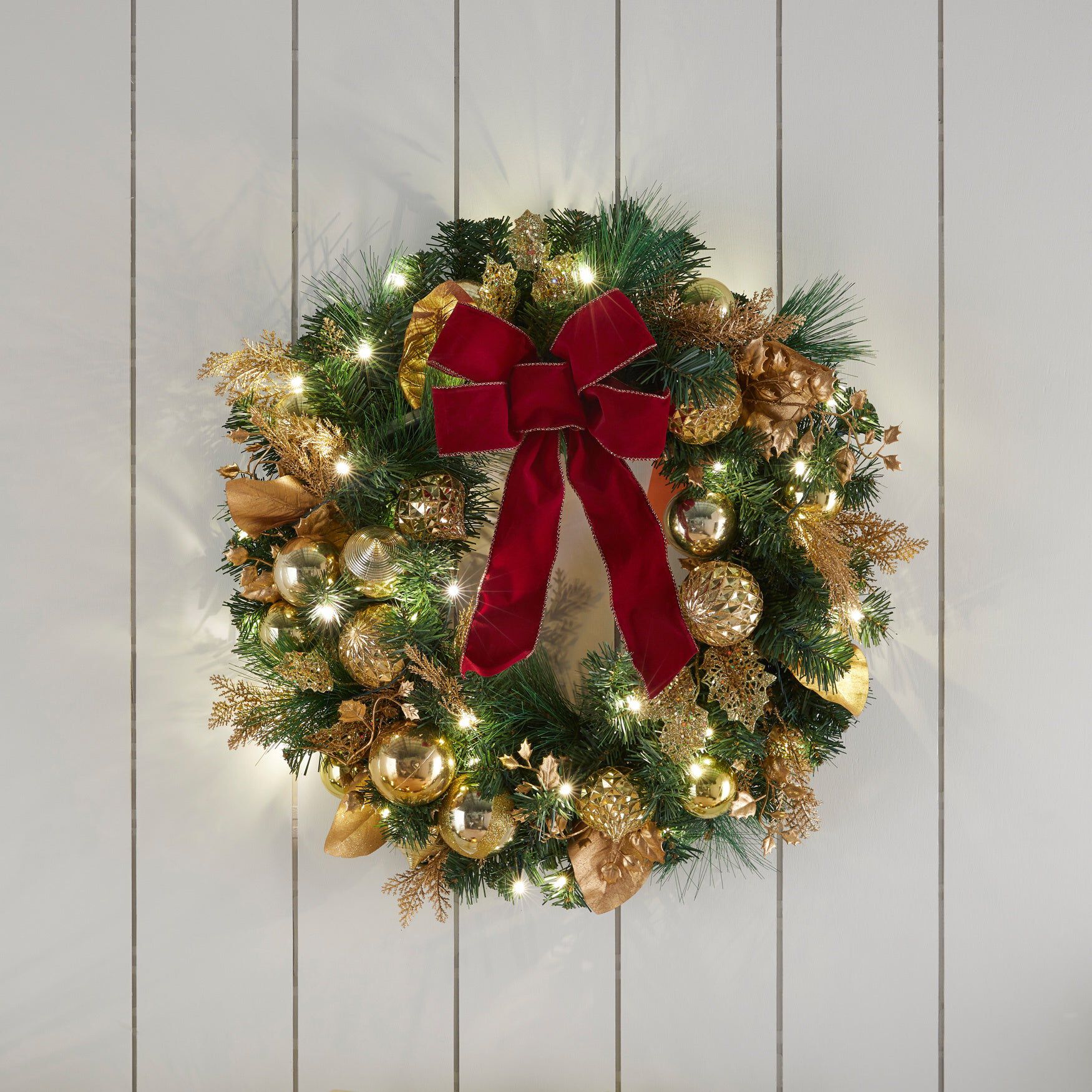 PRE-LIT REGAL 24" Wreath