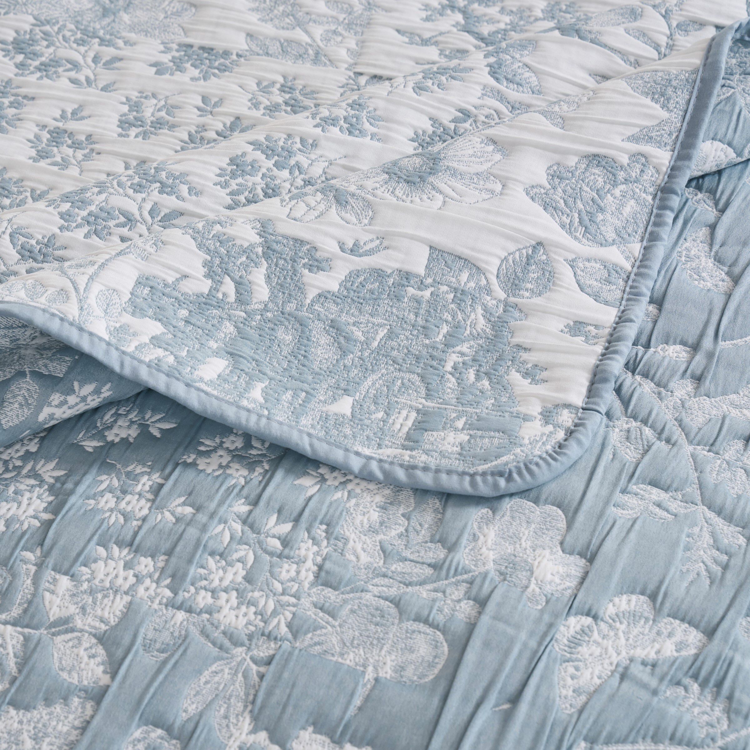 Patchwork Toile Classic Floral Coverlet Set, BLUE, alternate image number 5
