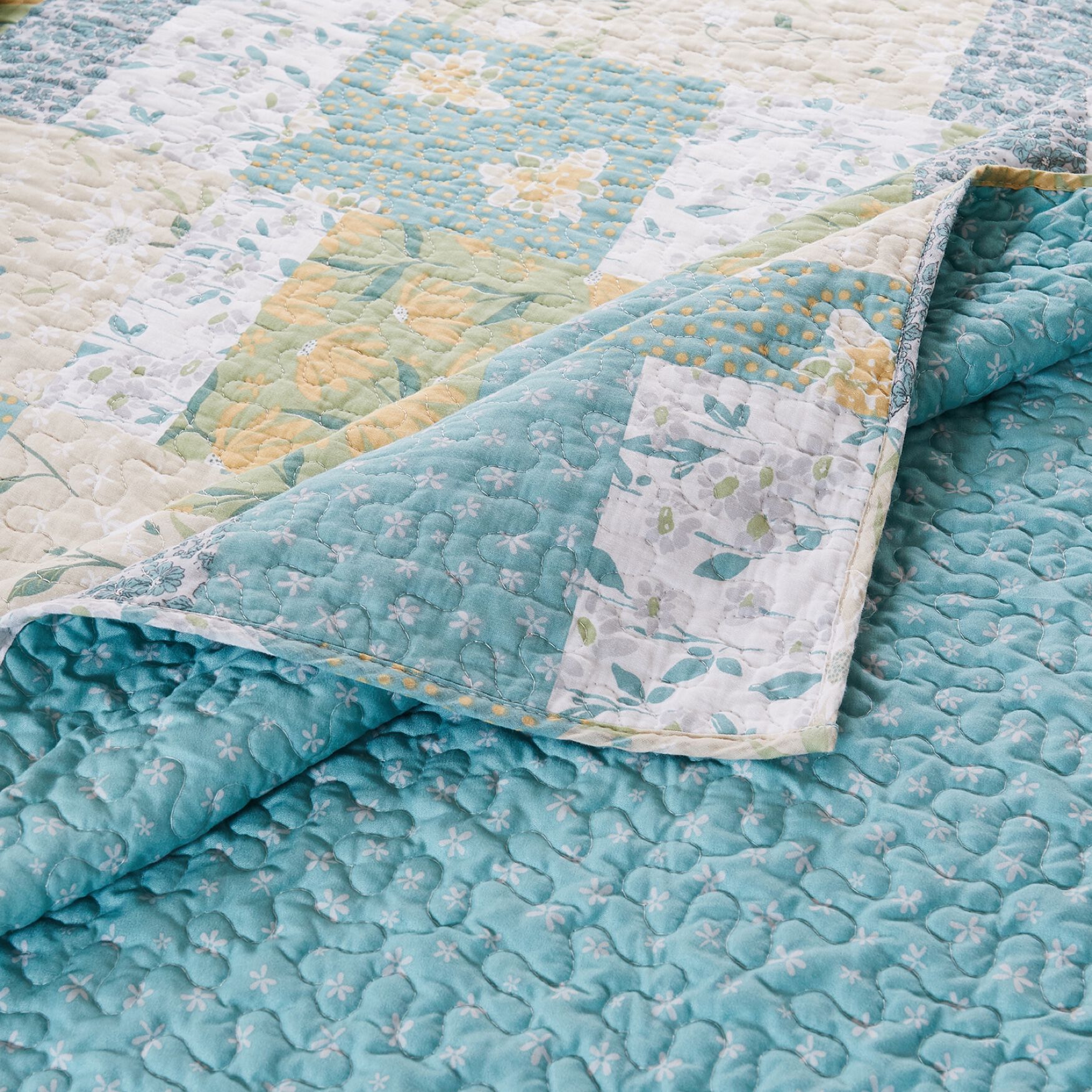 Evangeline Quilted Throw Blanket, , alternate image number 6