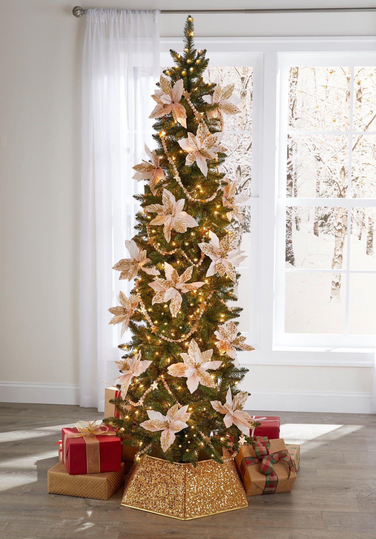 7.5&rsquo; Pre-lit Slim Alberta Spruce Tree