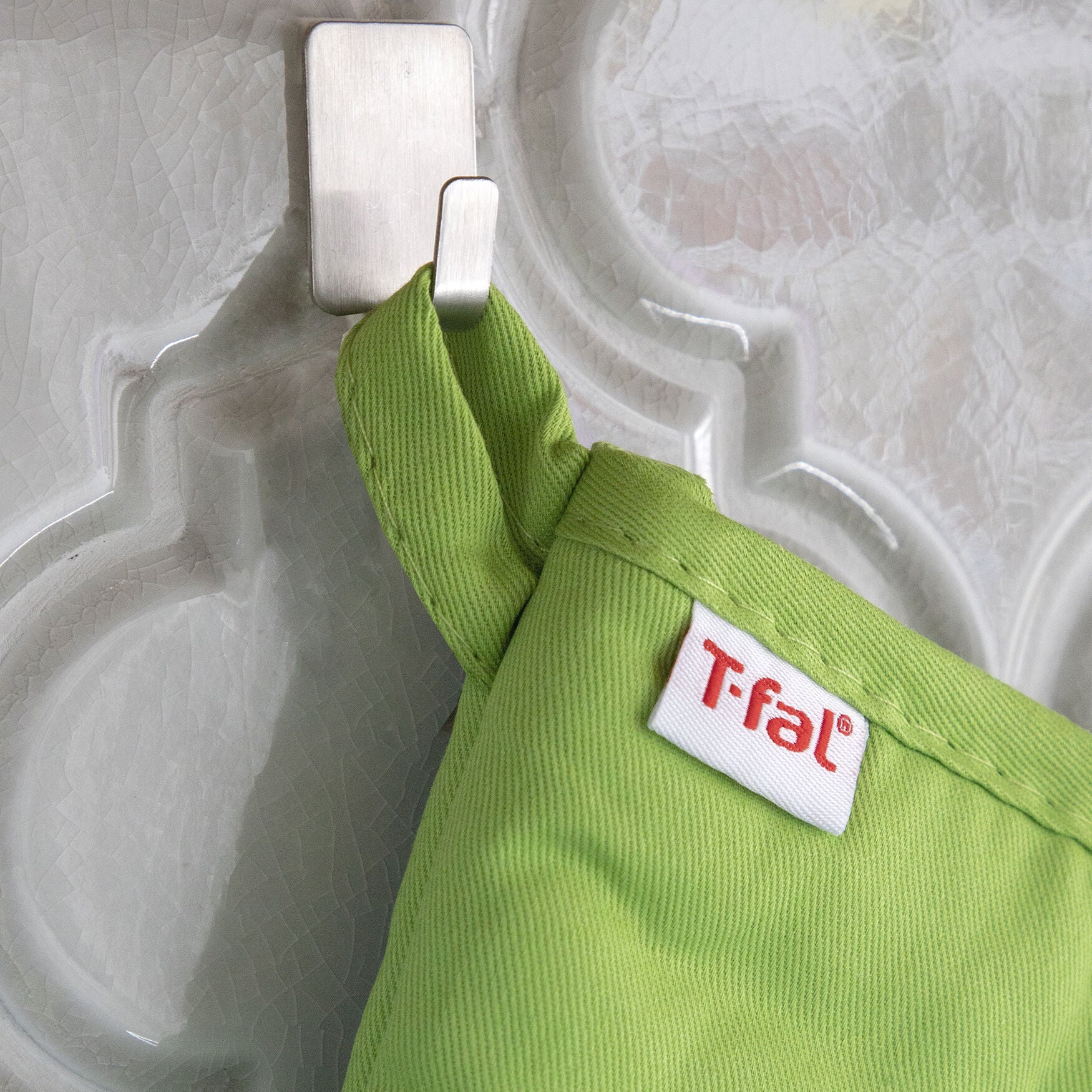 Medallion Silicone Oven Mitts, Set Of 2, , alternate image number 2