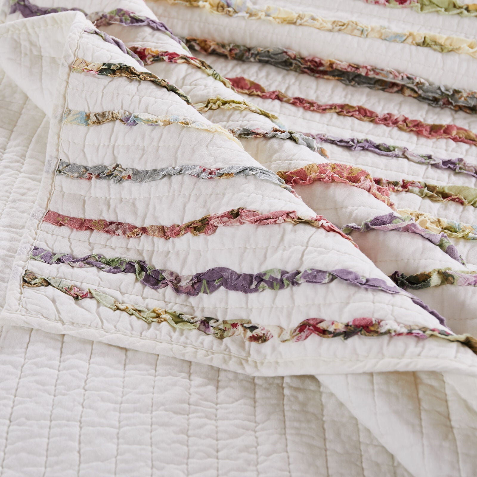 Bella Ruffle Floral 100% Cotton Quilt Set, MULTI, alternate image number 3