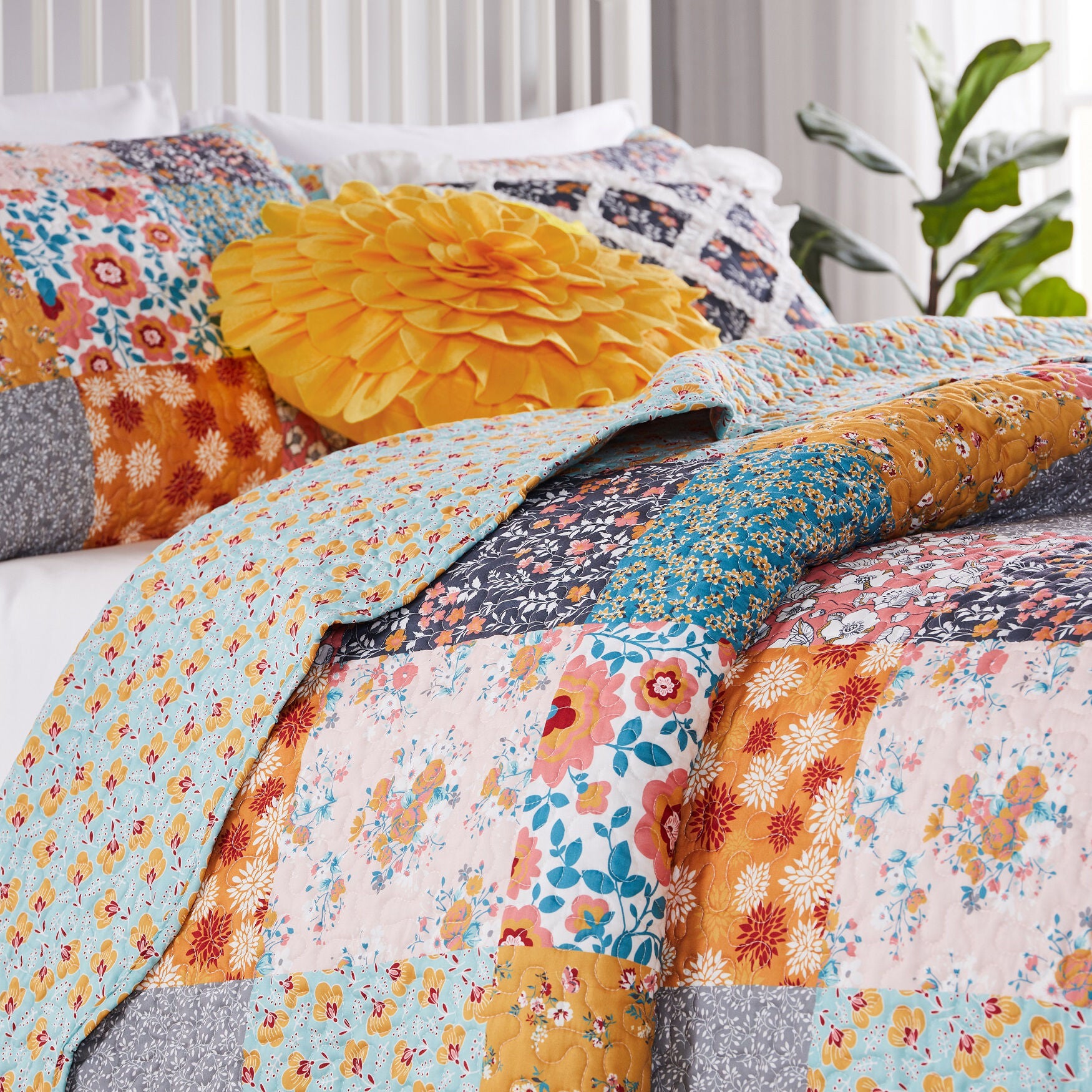 Carlie Calico Patchwork Cotton Quilt Set, , alternate image number 6