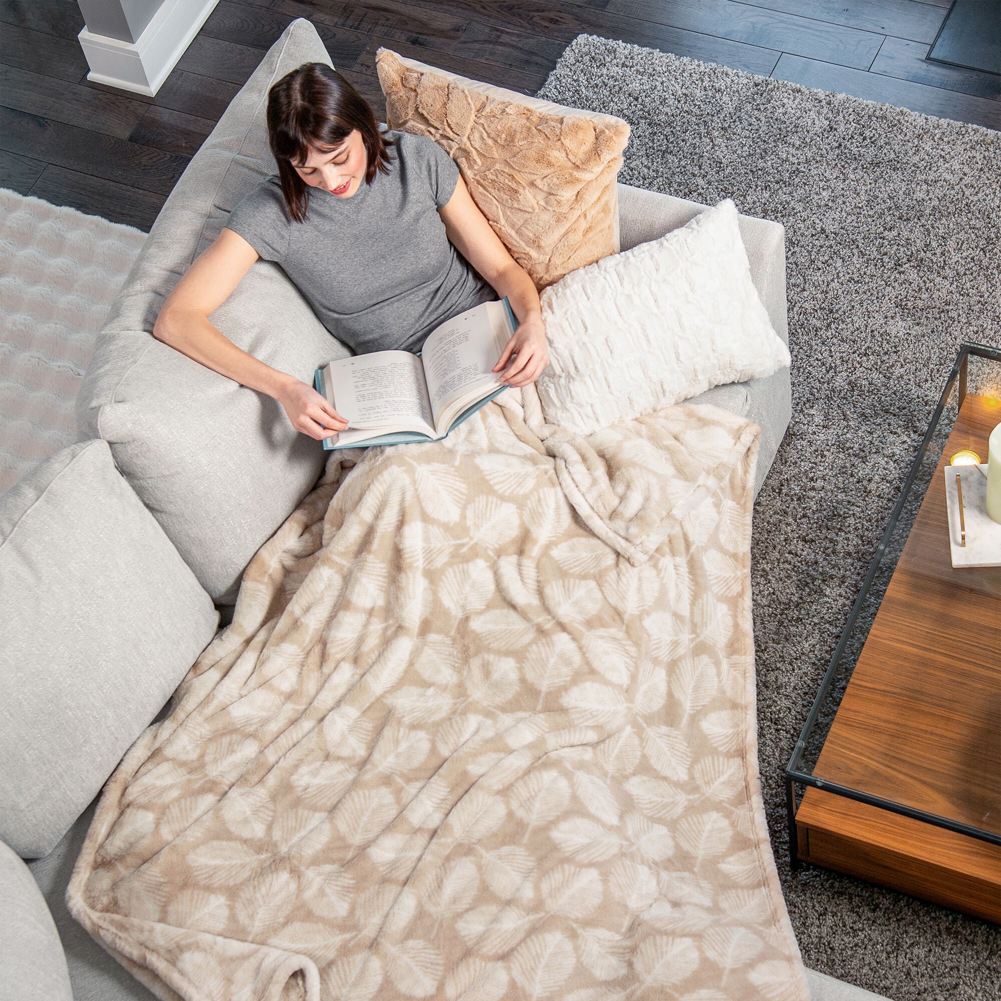 HGTV Super Luxe Faux Fur Throw Blanket Manchester Nomadic Desert 50 x 70 inches, BROWN, alternate image number 2