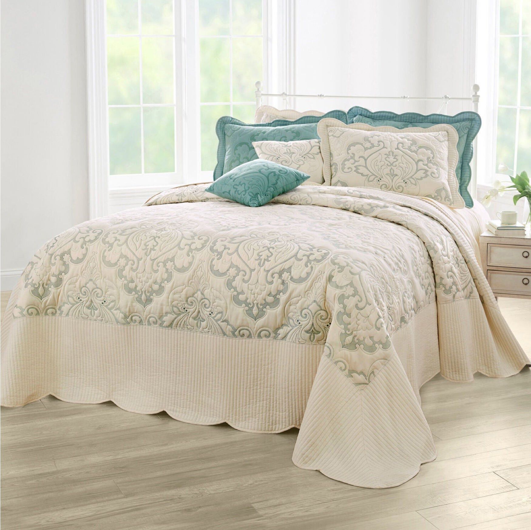 Amelia Bedspread Collection, , hi-res image number 0