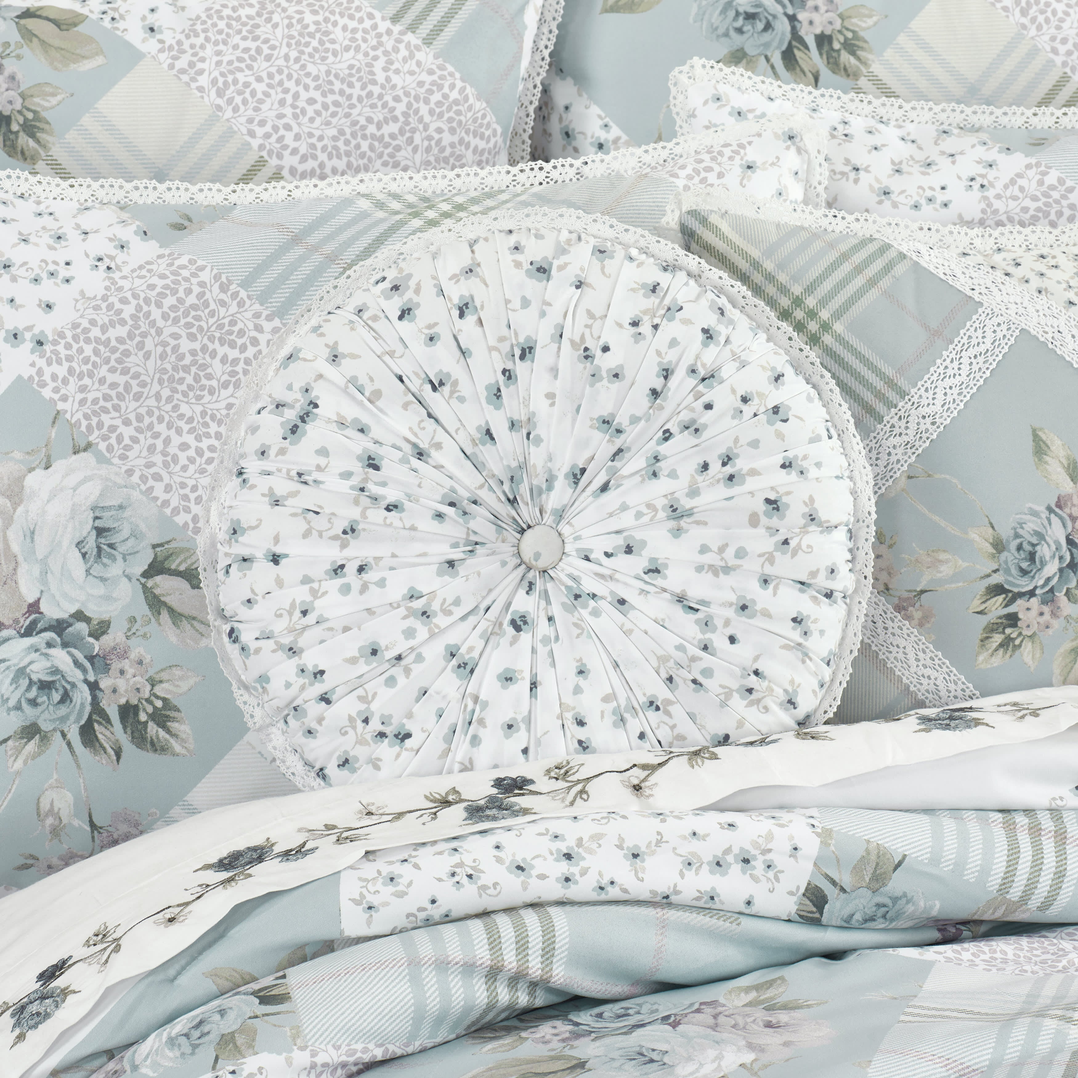 Bungalow Spa Round Decorative Throw Pillow, SPA, alternate image number 1