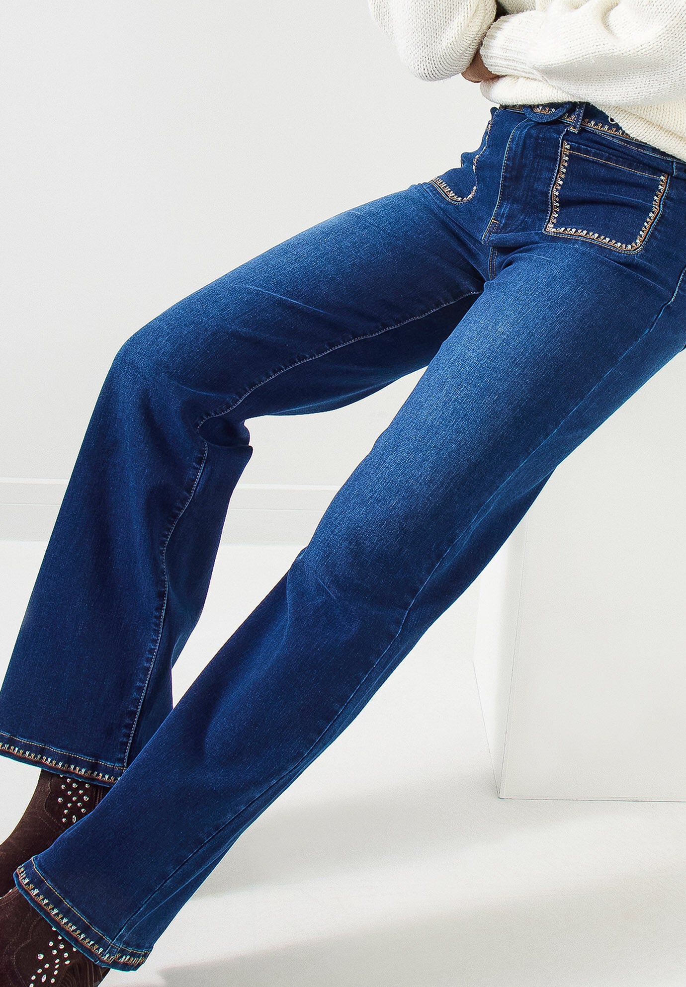 Embroidered Wide Leg Jeans, DARK BLUE EMBROIDERY, alternate image number 4