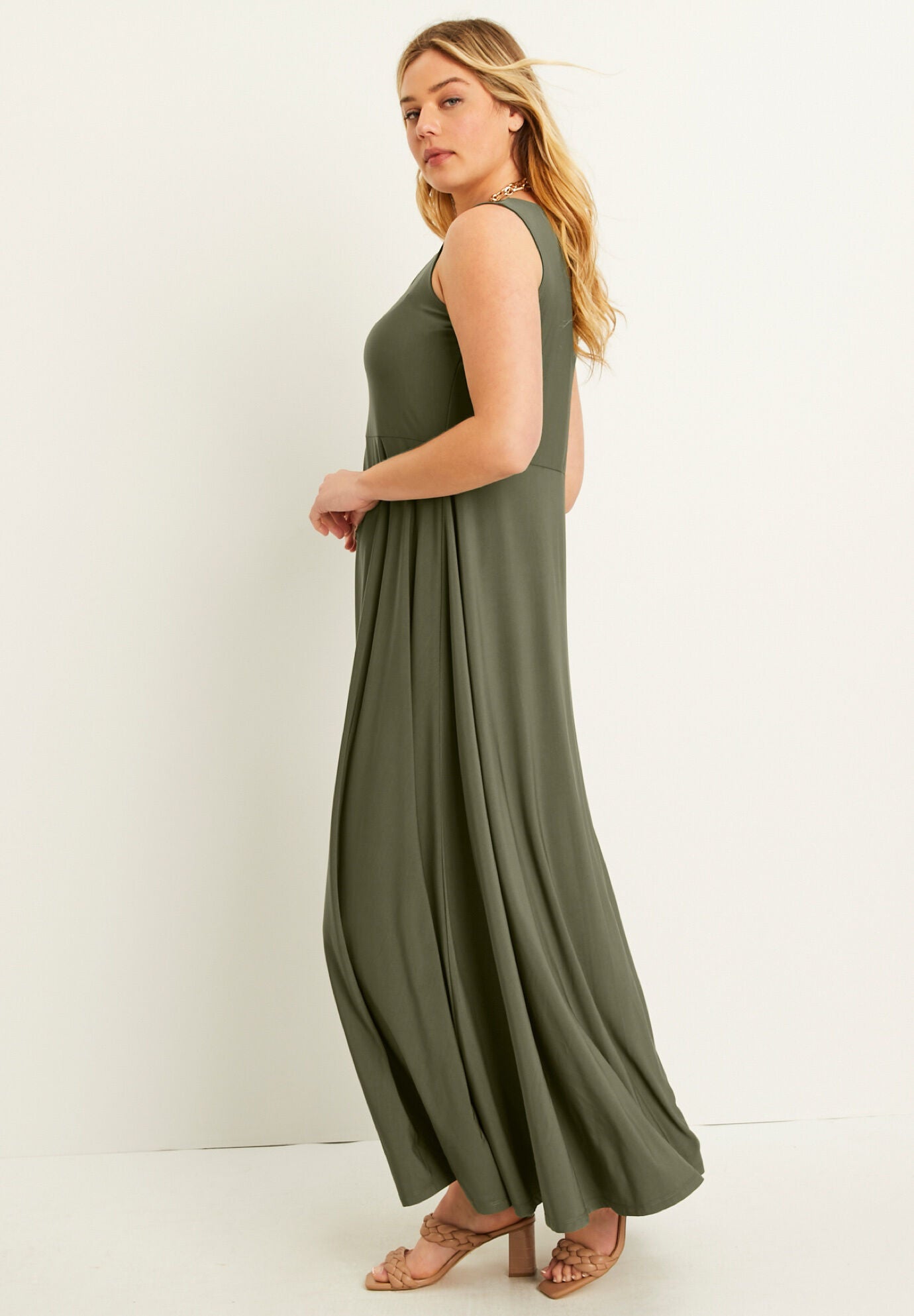 Sleeveless Sweetheart Knit Maxi Dress, , alternate image number 3