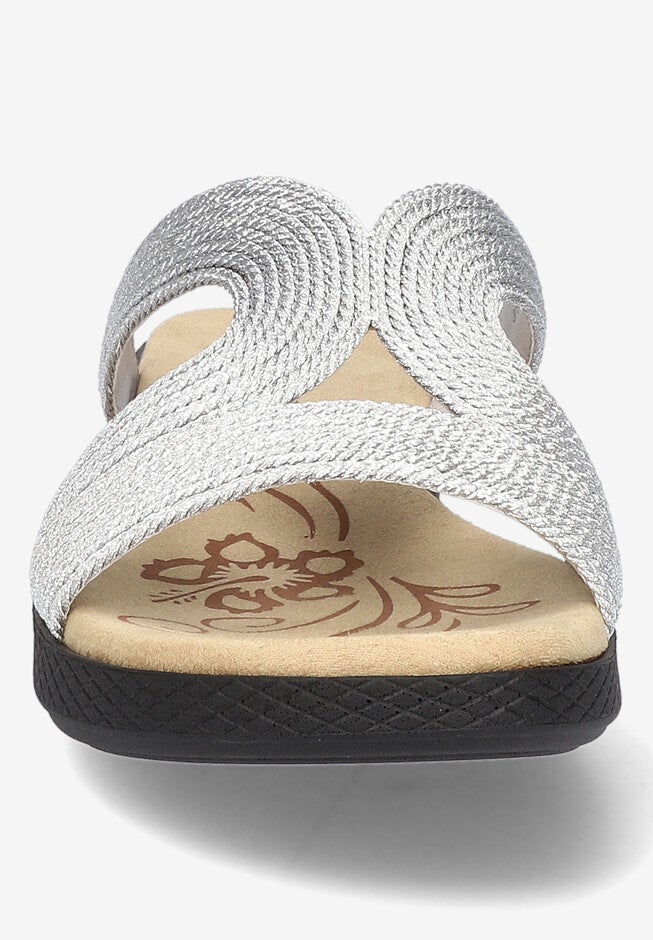 Nia Sandal, , alternate image number null
