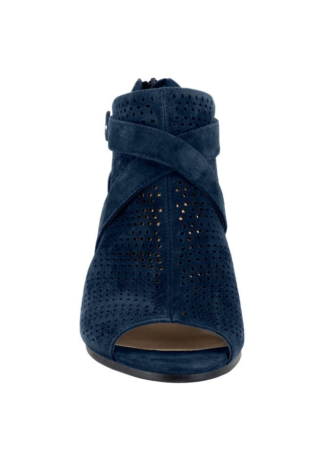 Delaney Sandal , , alternate image number null