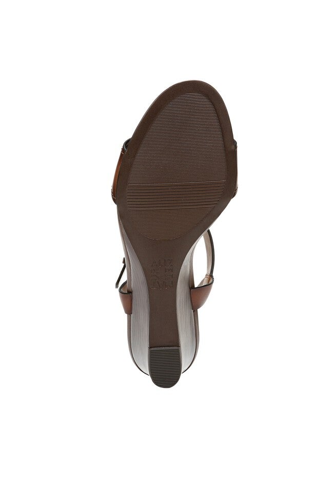 Sonia Wedge , , alternate image number null