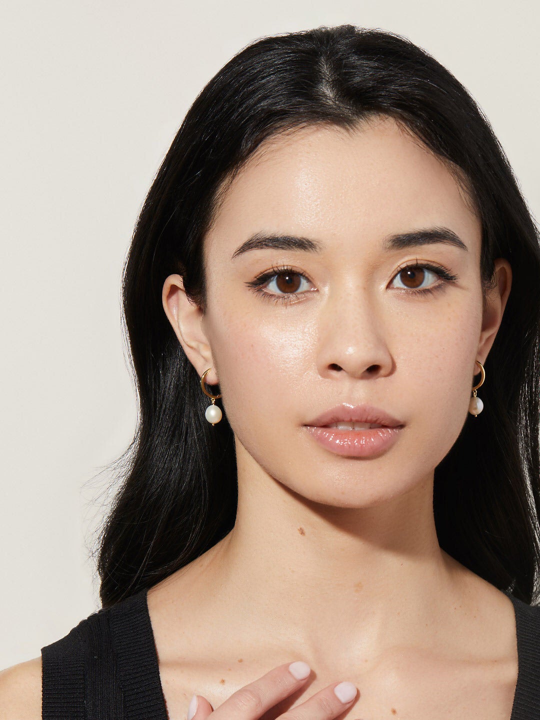 Medium Frida Pearl Hoops, GOLD, alternate image number 5