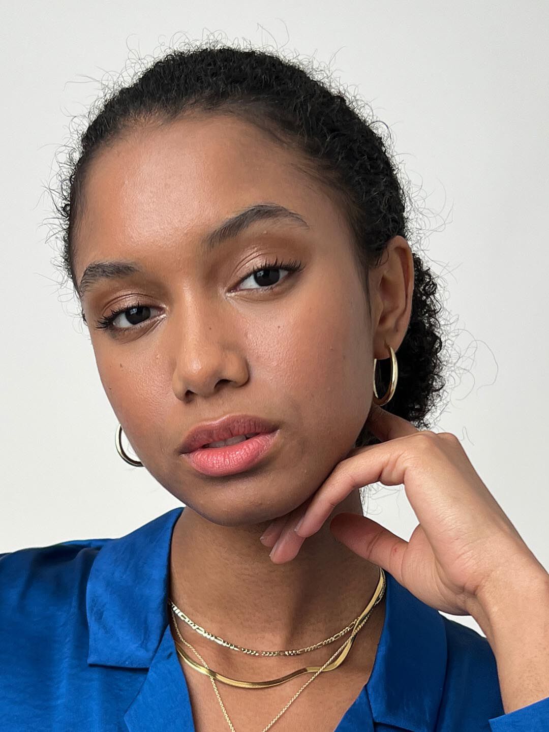 Gold Hoop Earrings - Cuidado, GOLD, alternate image number 3