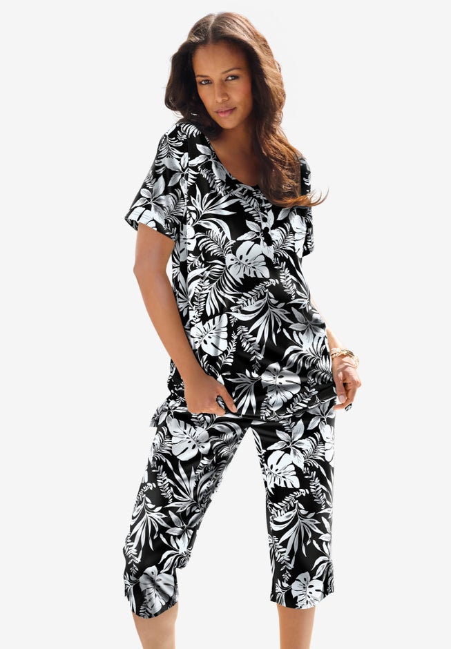 Plus Size 2-Piece Printed Henley Top and Capri Set image number 0