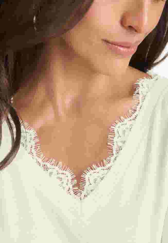 Lace Trim Pullover Sweater image number 3