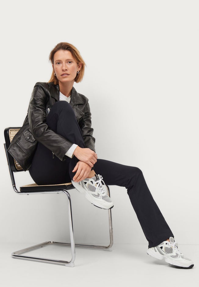 Cotton Spandex Bootcut Leggings image number 3