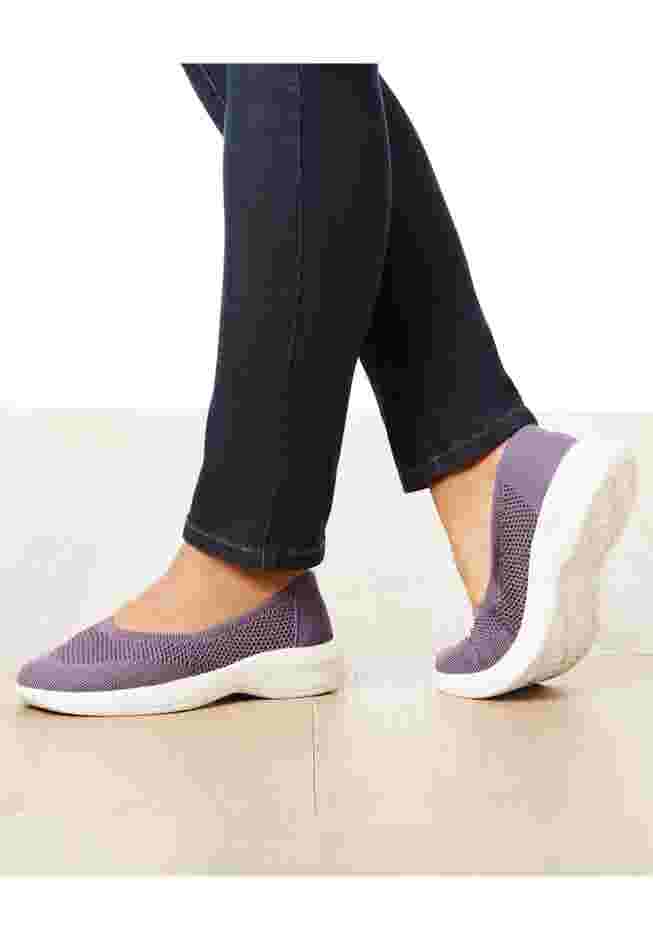 CV Sport Laney Slip On Sneaker image number 7