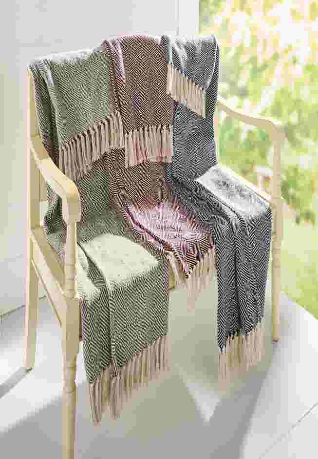 Diamond Woven Throw image number 1
