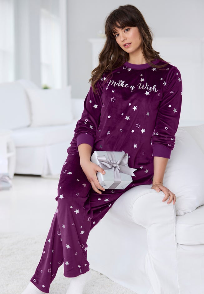 Dreams & Co. ® Velour Pajama with FREE Fuzzy Socks image number null