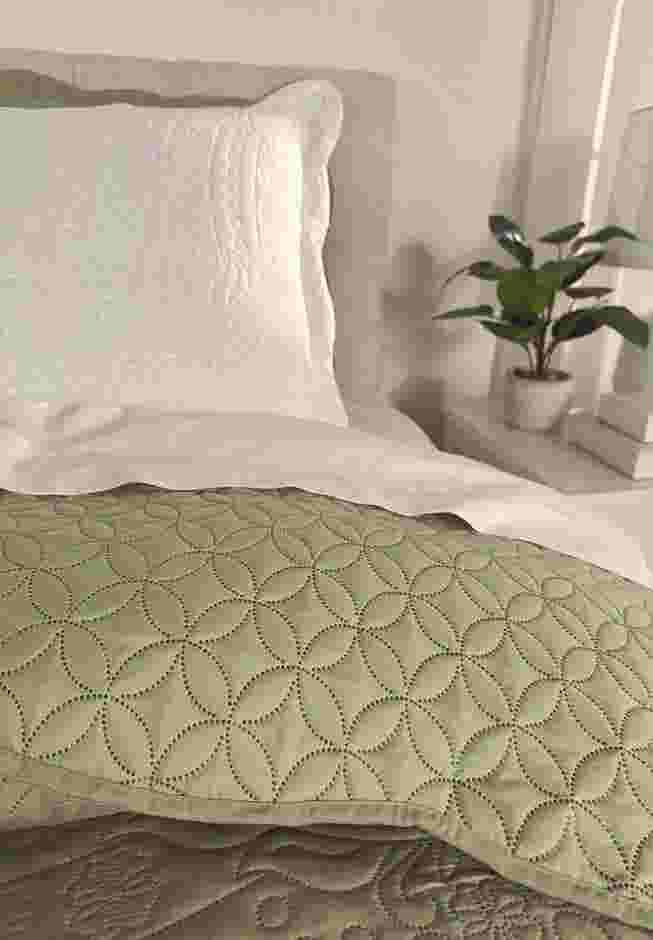 Lily Damask Bedspread image number 2