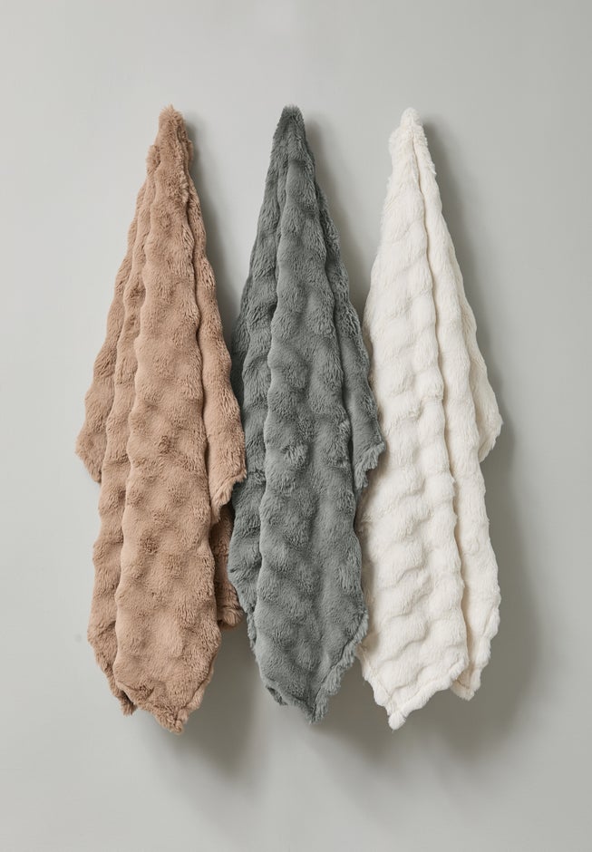 Cascade Ultra Fine Faux Fur Throw image number 3