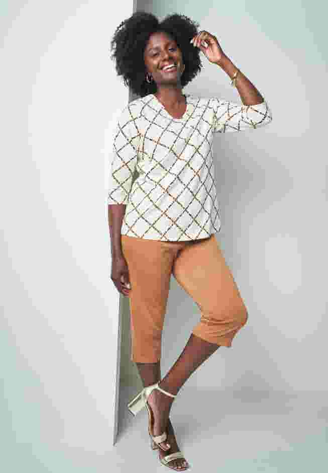 Stretch Cotton V-Neck Tee image number 3