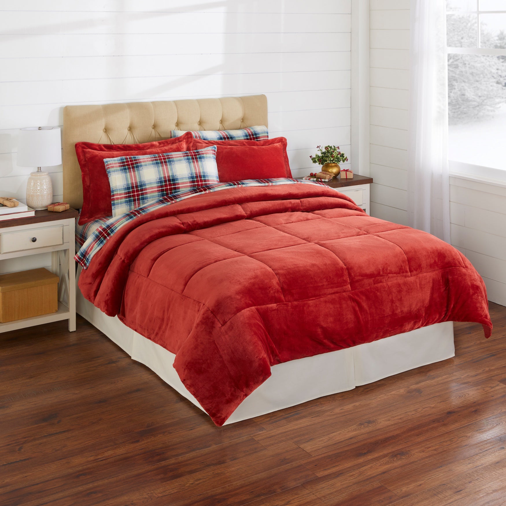 BH Studio Microfleece Comforter image number 0
