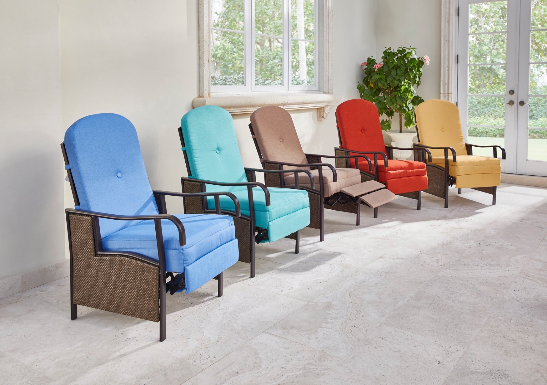 Oversized Outdoor Recliner image number 3