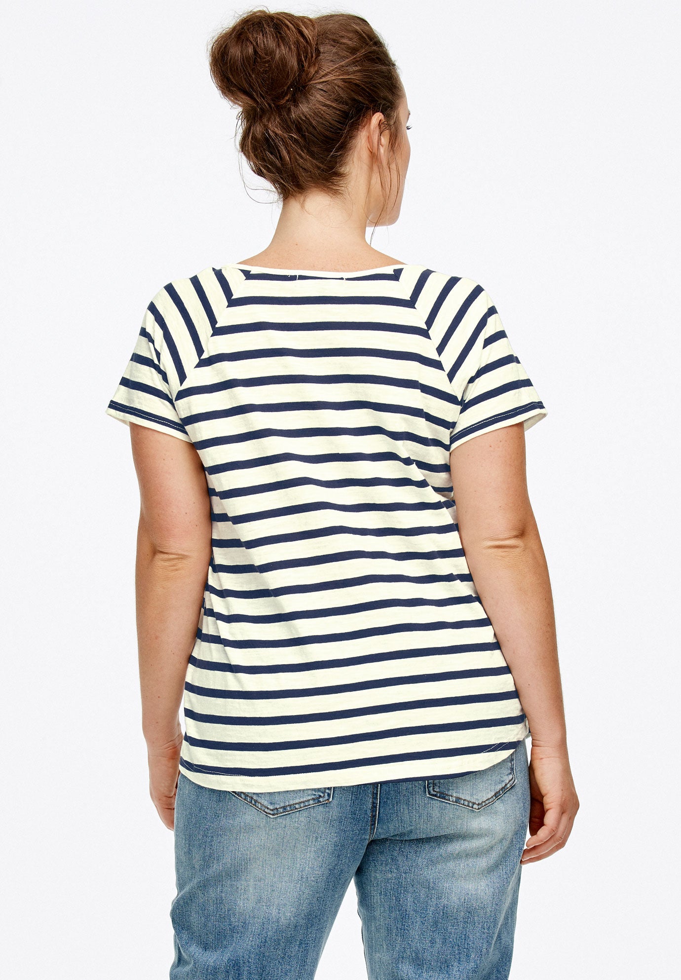 Rounded V-neck Tee image number 1