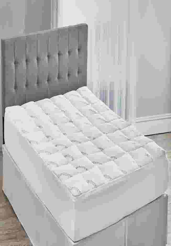 Jacquard Knit Cooling Mattress Pad image number 0