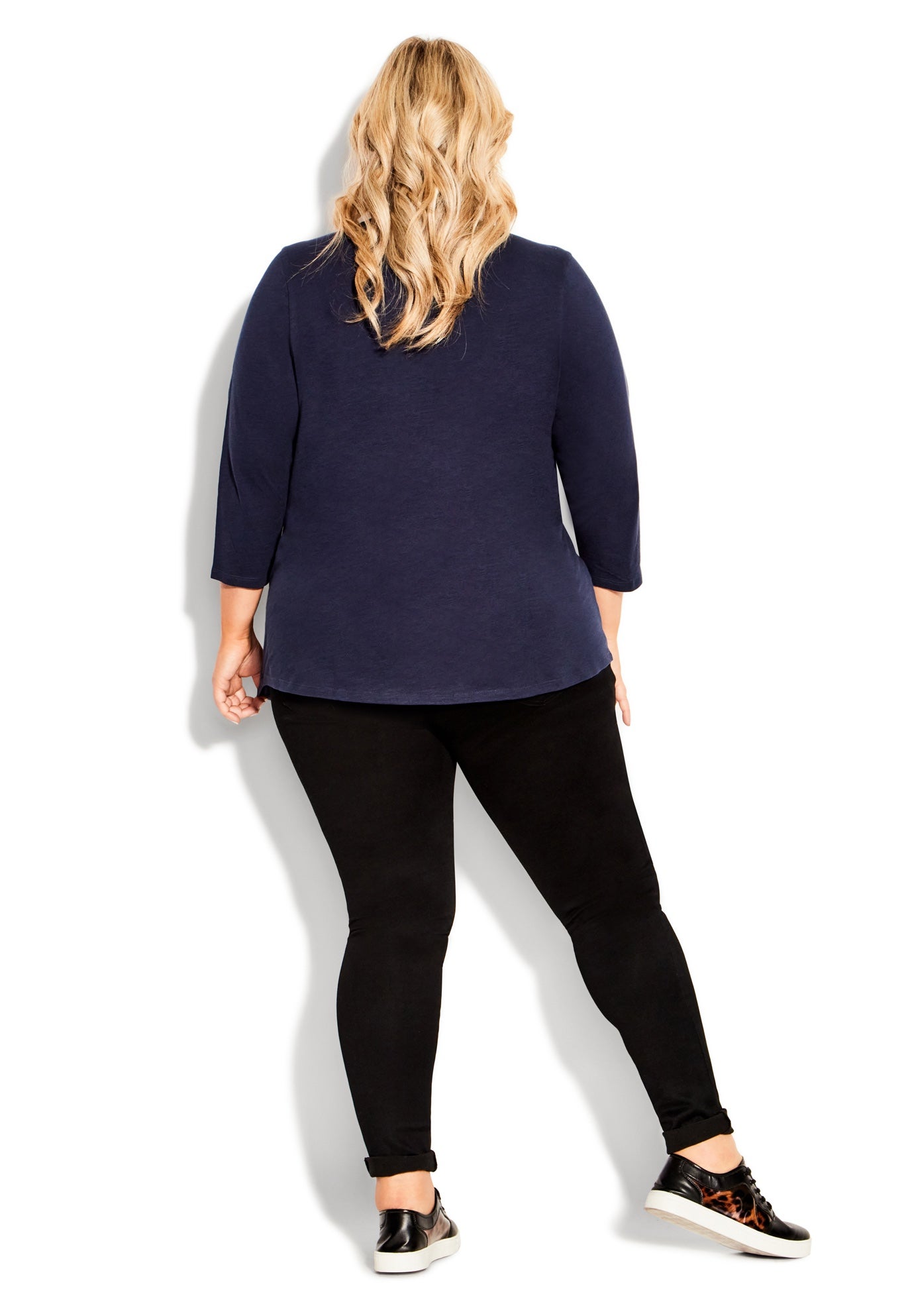 Notch Neck Plain Tee image number 4