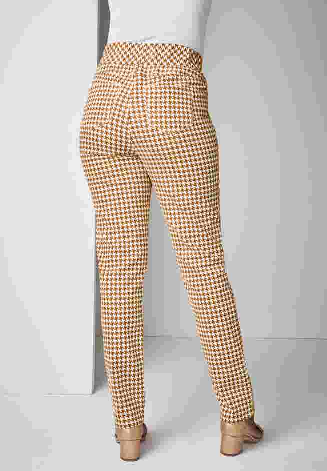 Comfort Waist Stretch Denim Straight Leg Jean image number 3