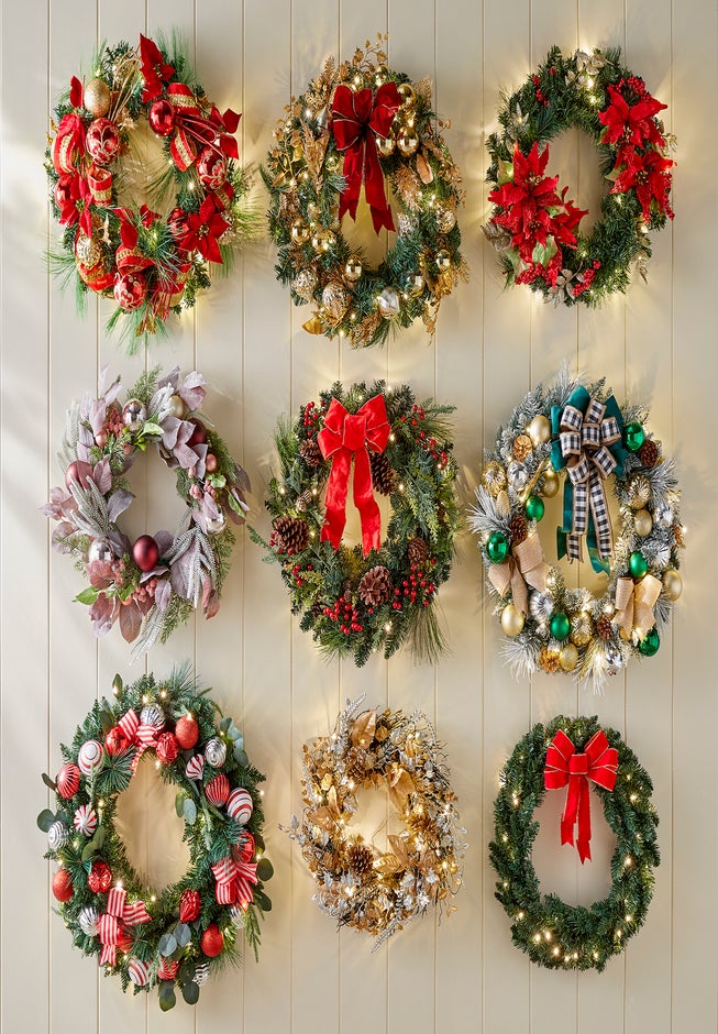 PRE-LIT REGAL 24" Wreath image number 4