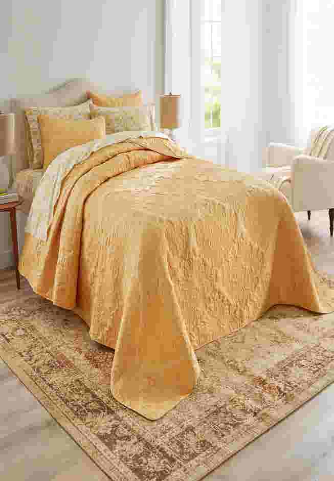 Comfort Cloud Bedspread image number 0