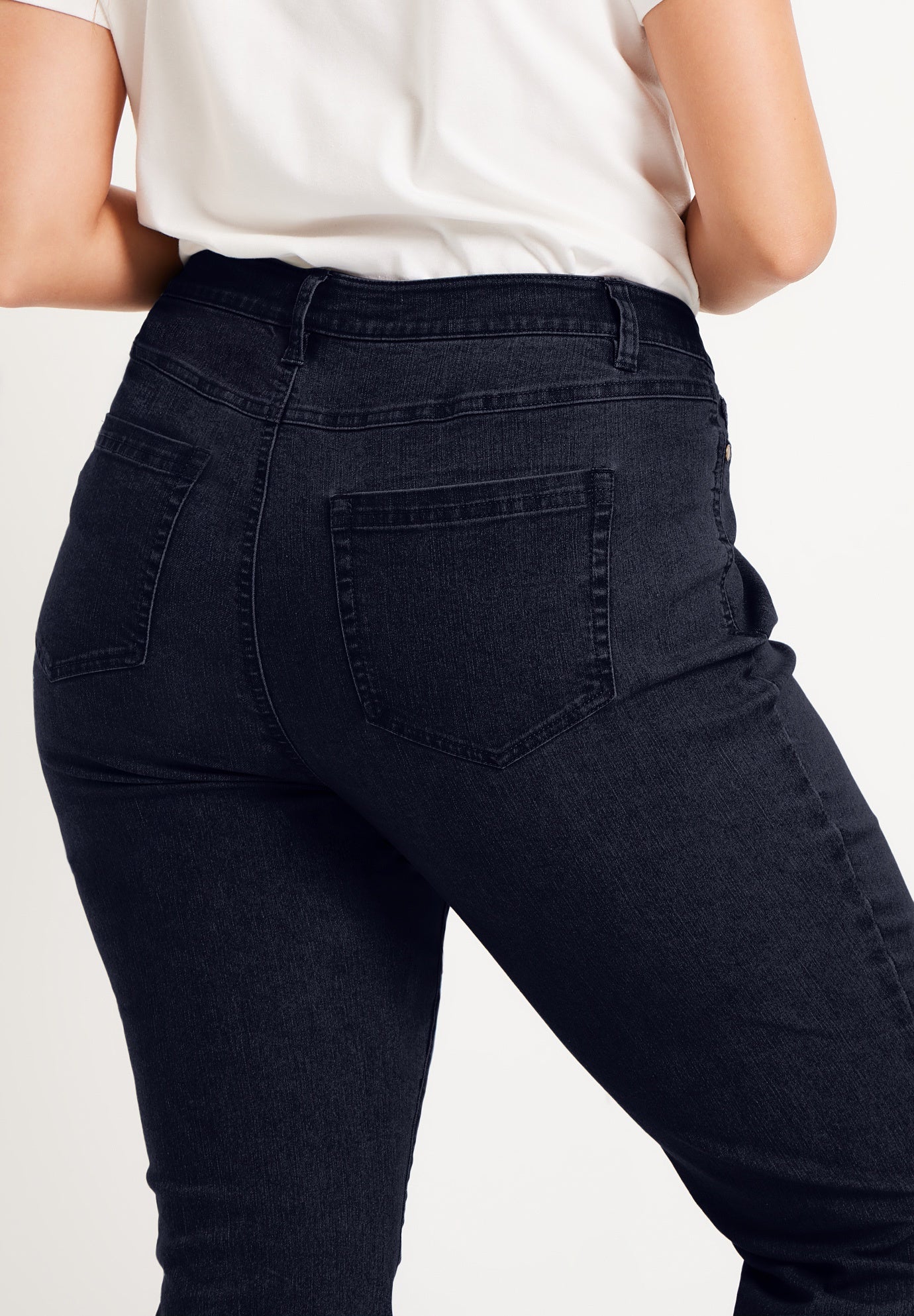 Curvie Fit Bootcut Jeans image number 1