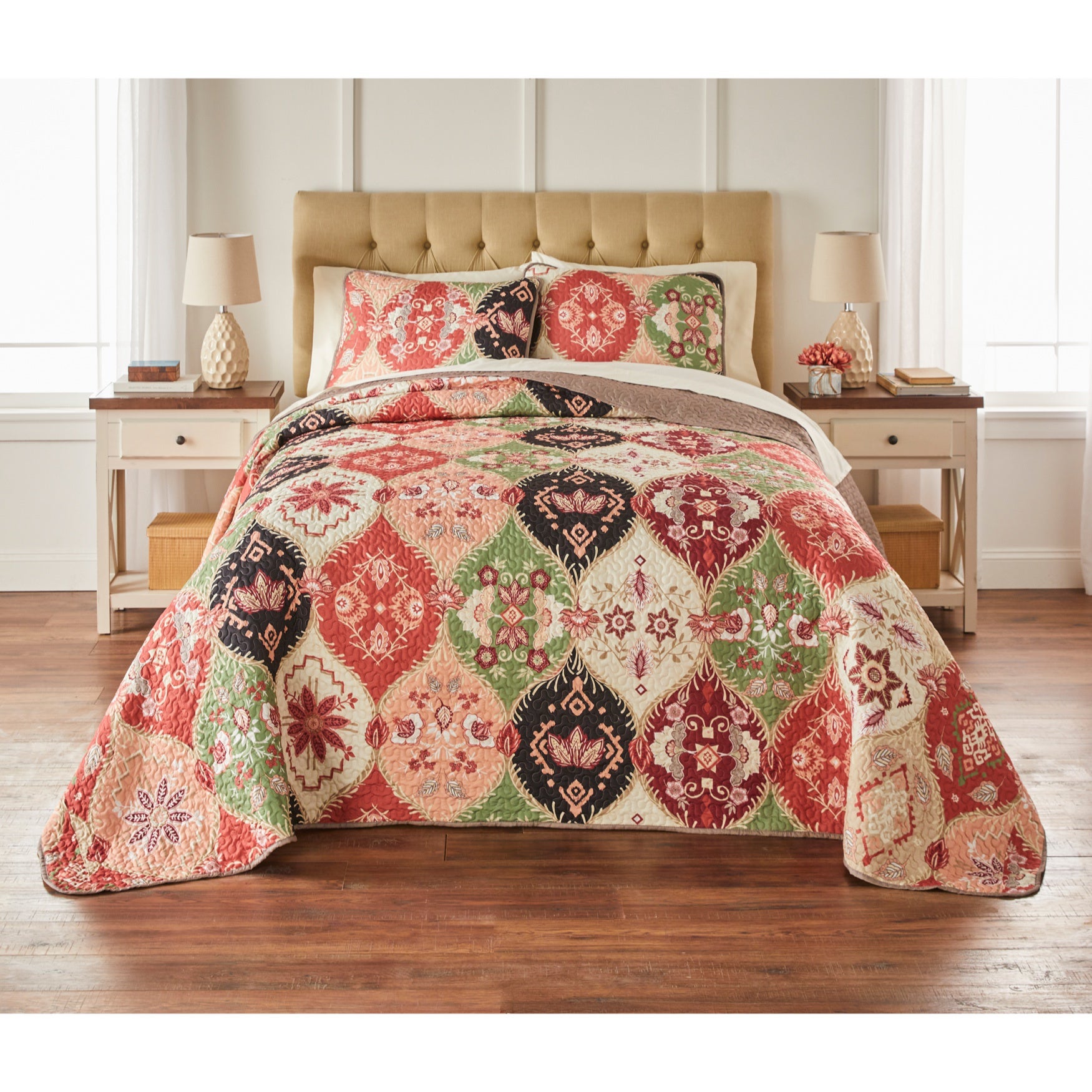 Joanna Bedspread Set image number 0