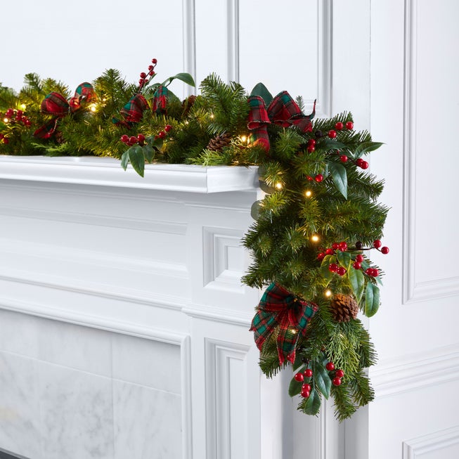 9' Pre-Lit Celeste Garland image number null