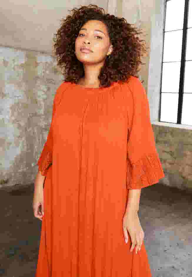 Off-The-Shoulder Maxi Dress image number 4