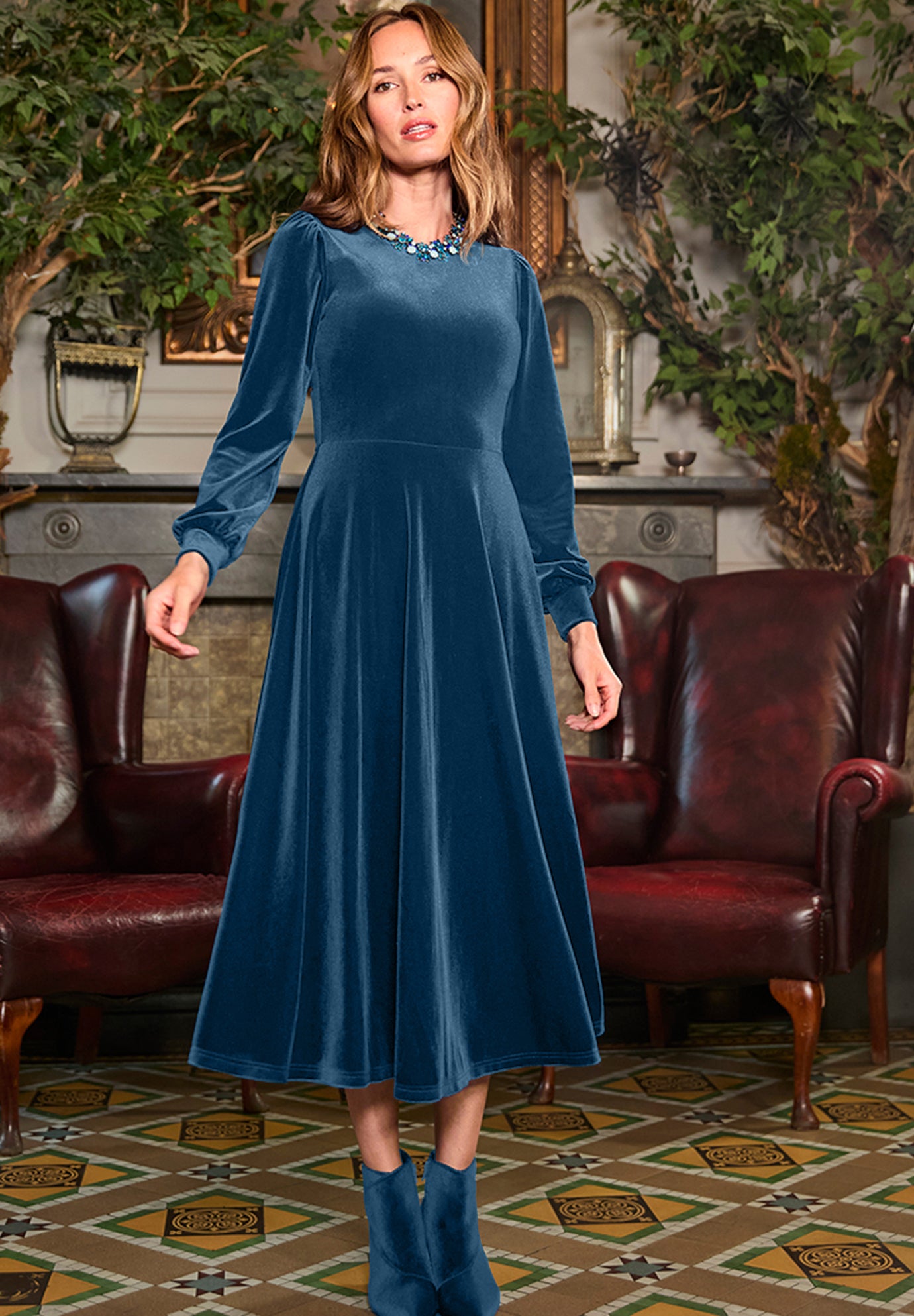 Crew Neck Velvet Midi Dress image number 2