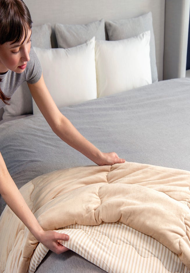 HGTV All Seasons Cooling Throw image number 3