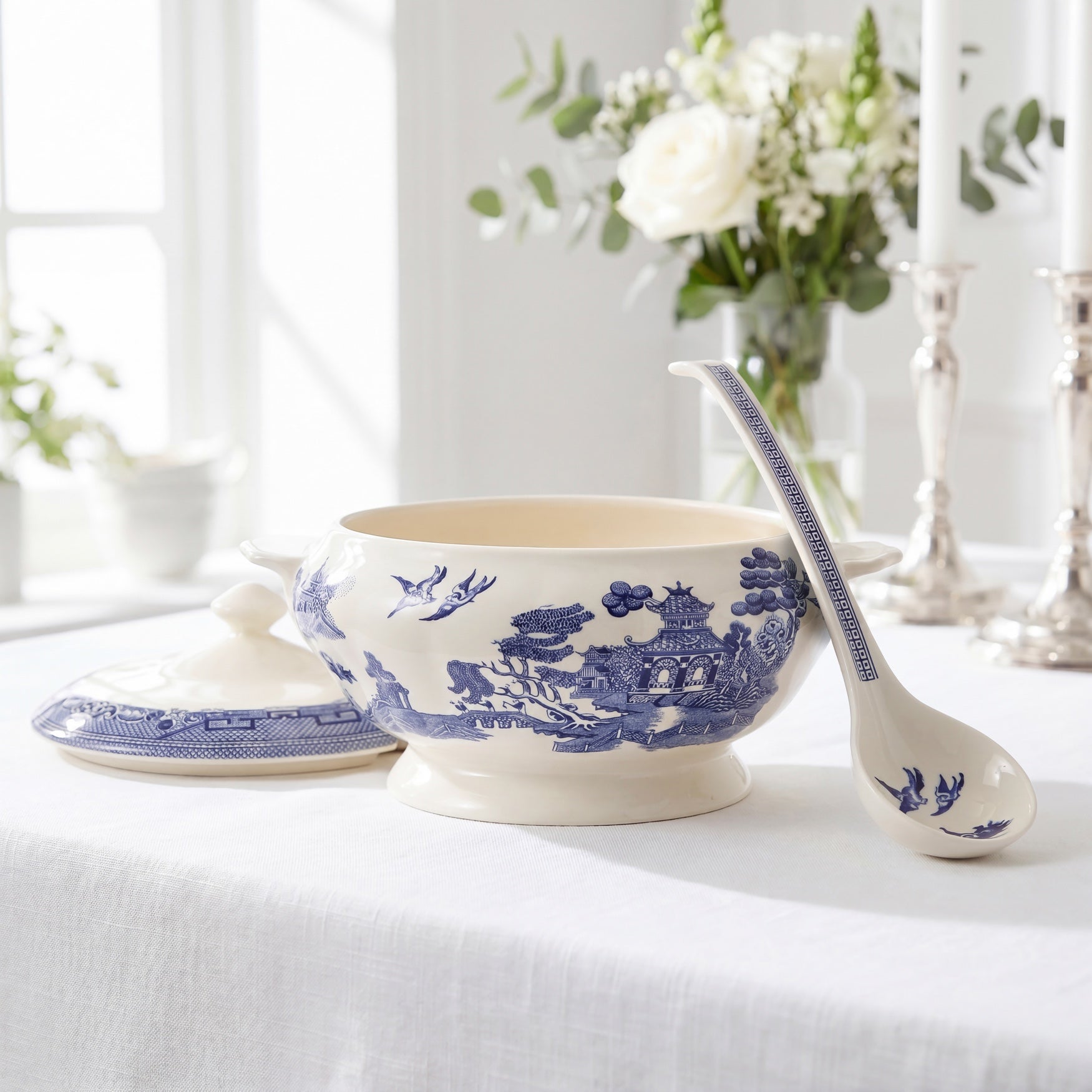 Blue Willow Soup Tureen & Ladle image number 2