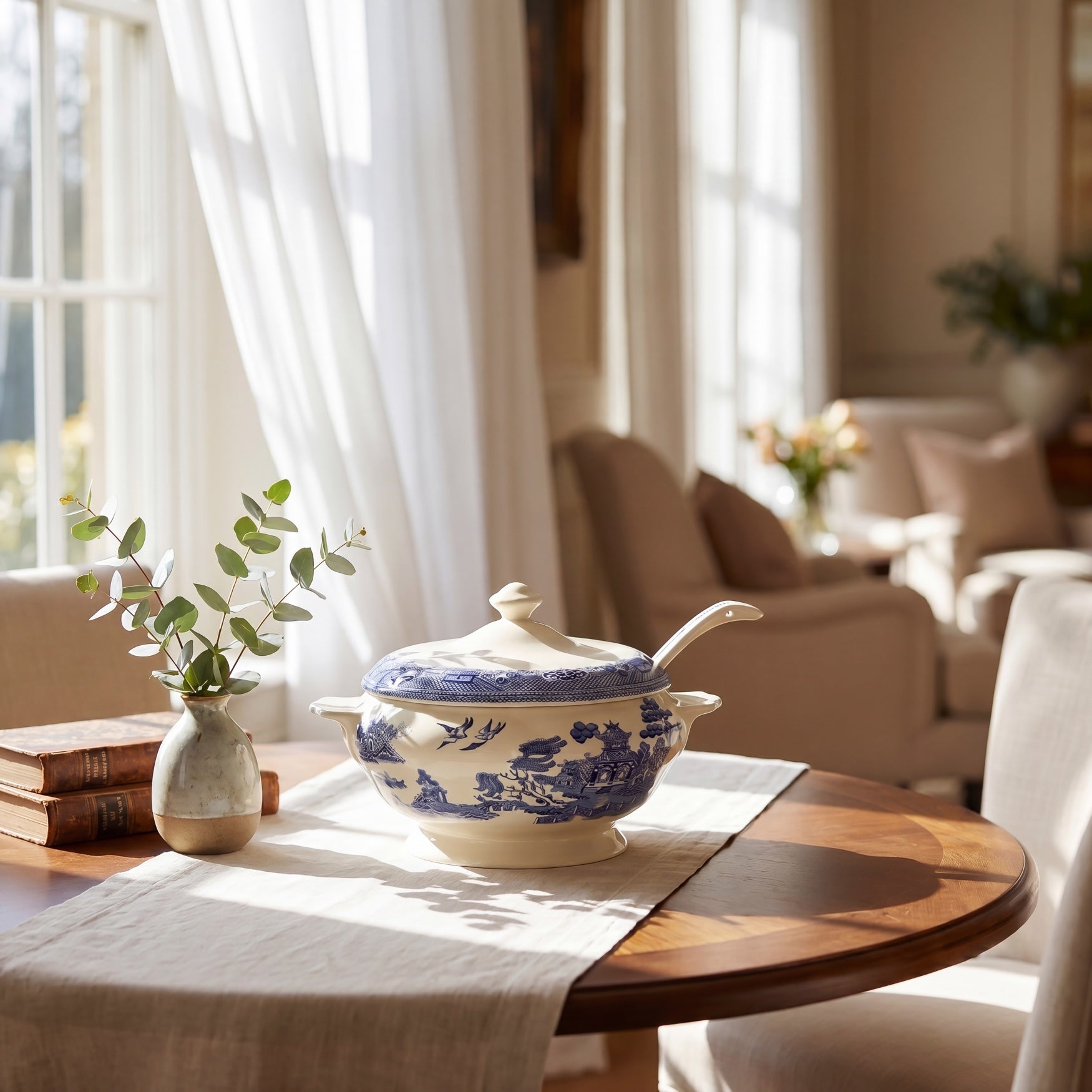 Blue Willow Soup Tureen & Ladle image number 4