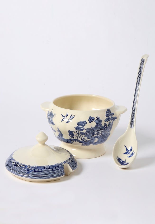 Blue Willow Soup Tureen & Ladle image number 1