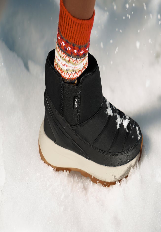 Juno 2 Low Hands-Free Bootie image number 7