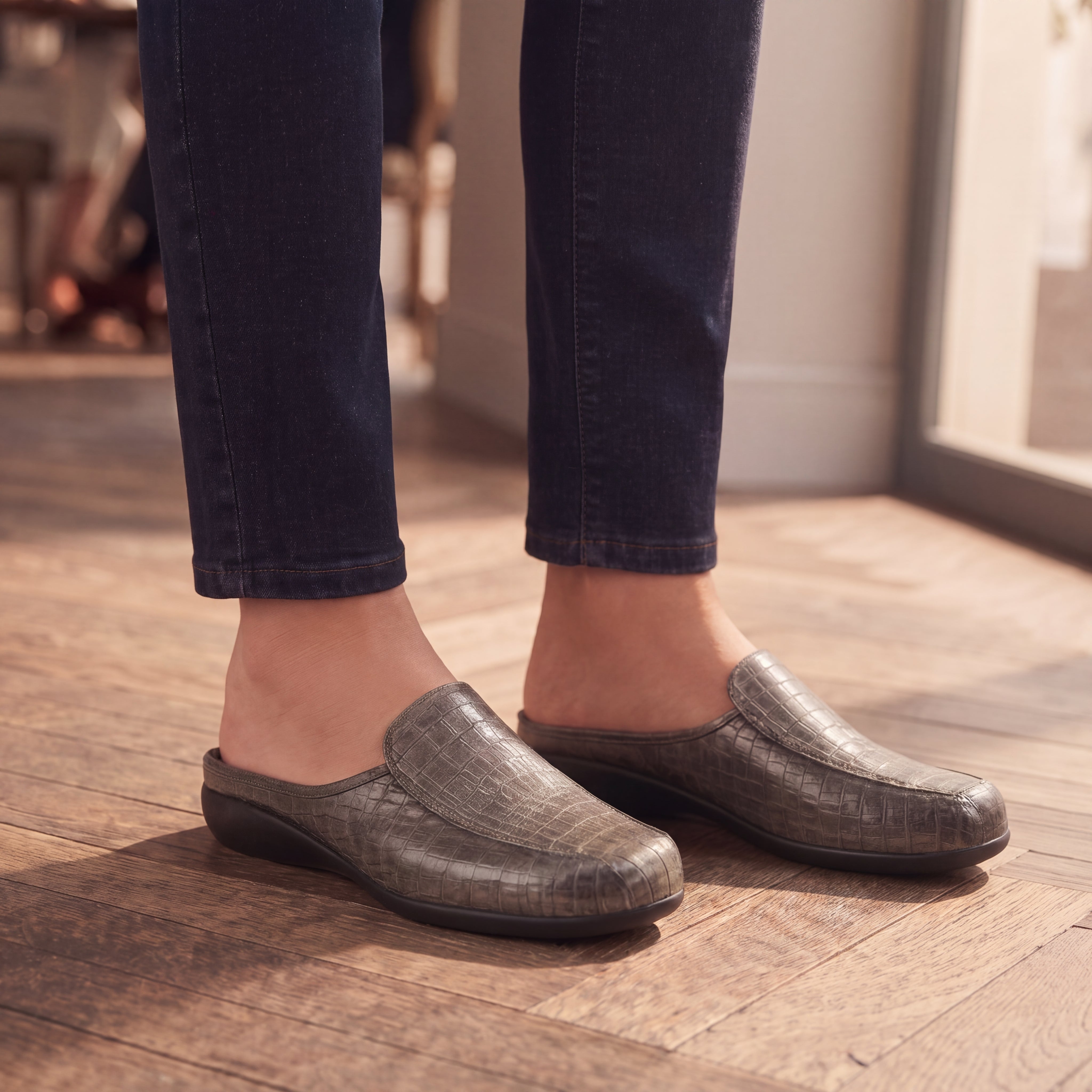 The Estelle Slip On Mule image number 0